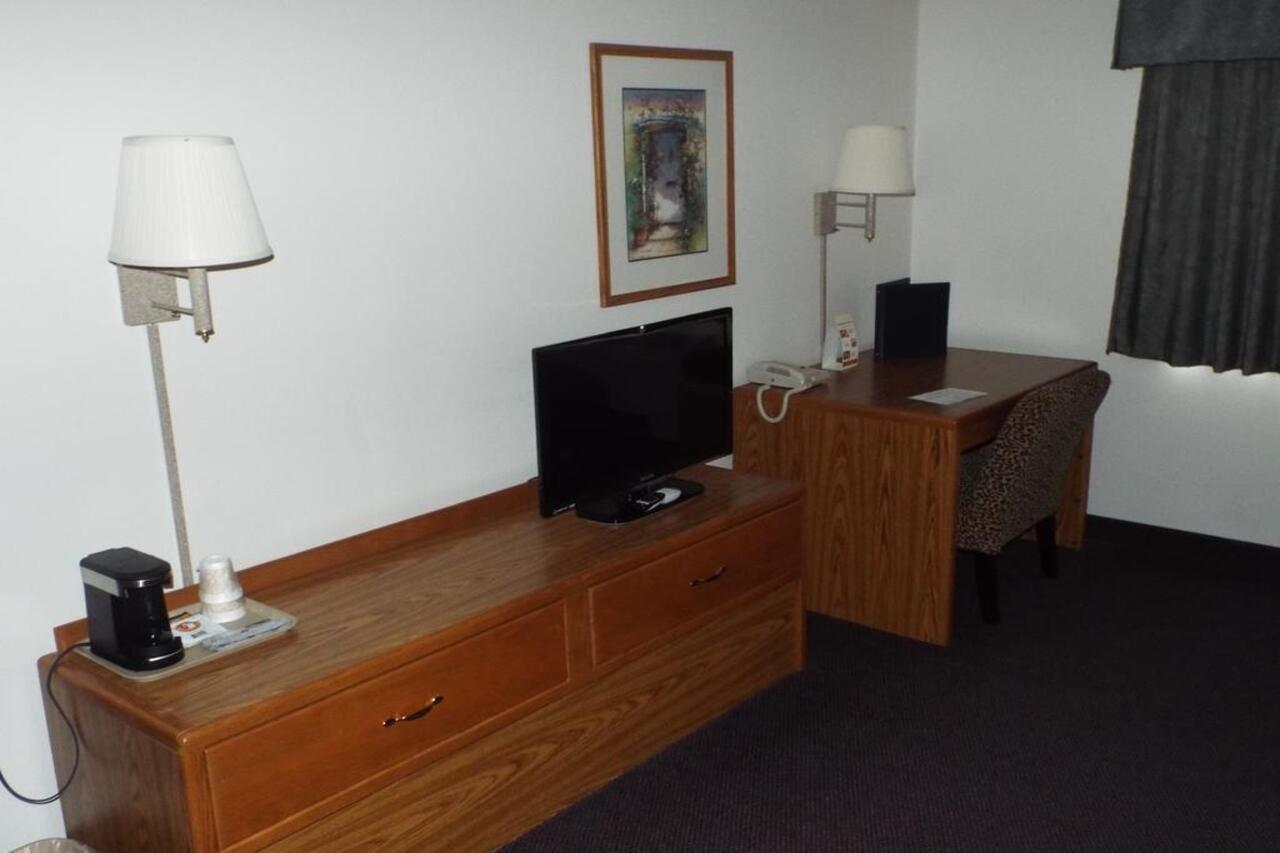 FairBridge Inn&Suites Thorp Extérieur photo