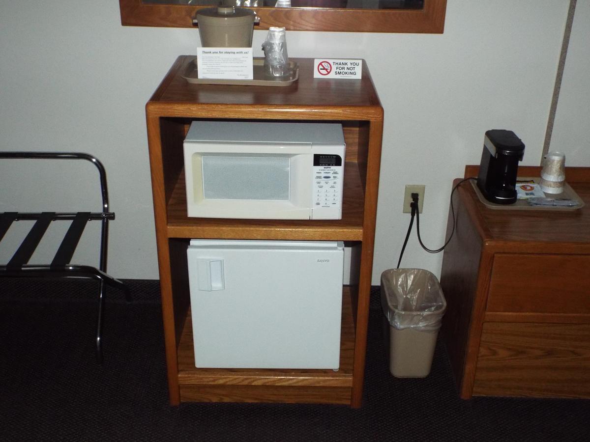 FairBridge Inn&Suites Thorp Extérieur photo