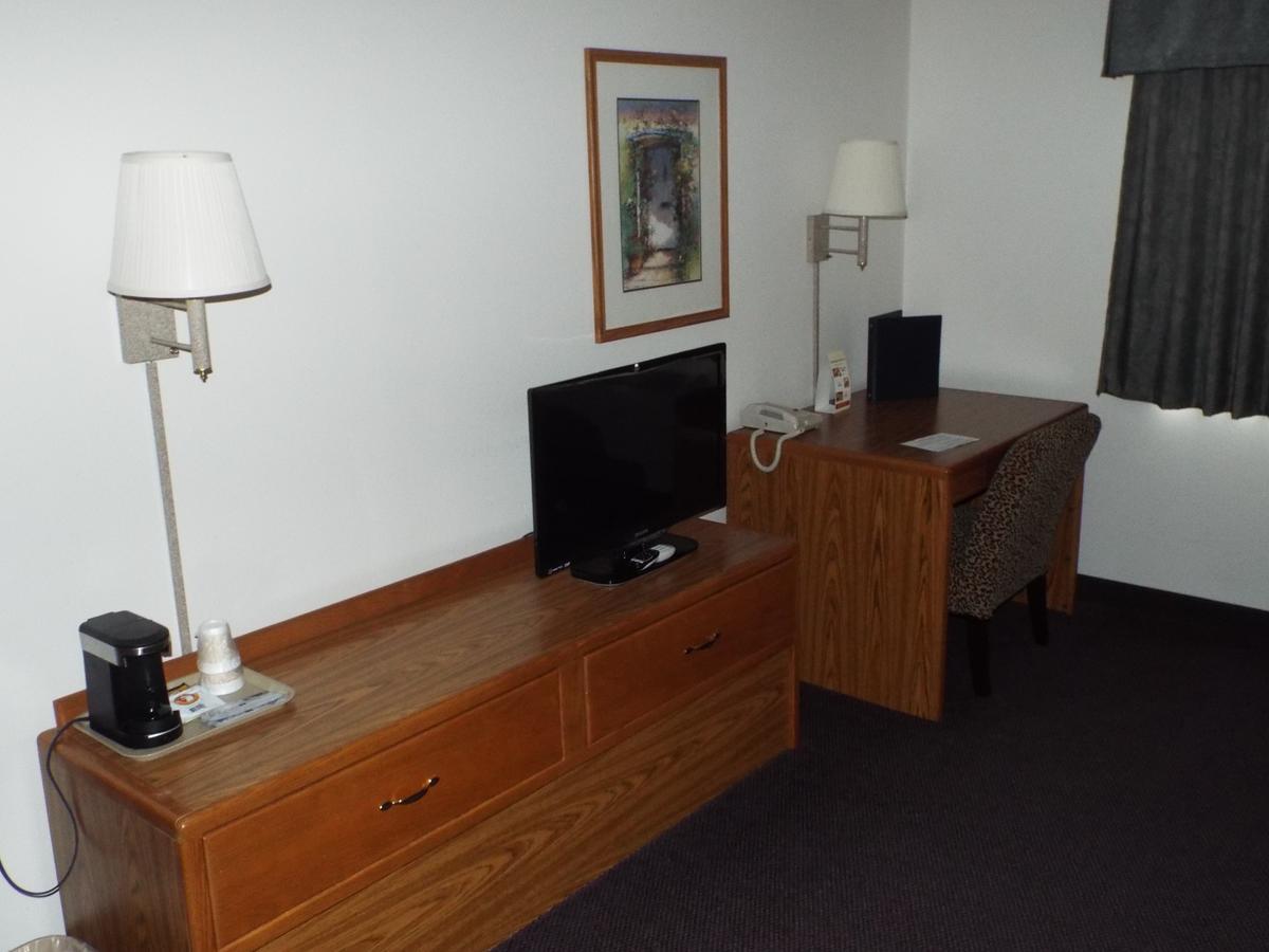 FairBridge Inn&Suites Thorp Extérieur photo