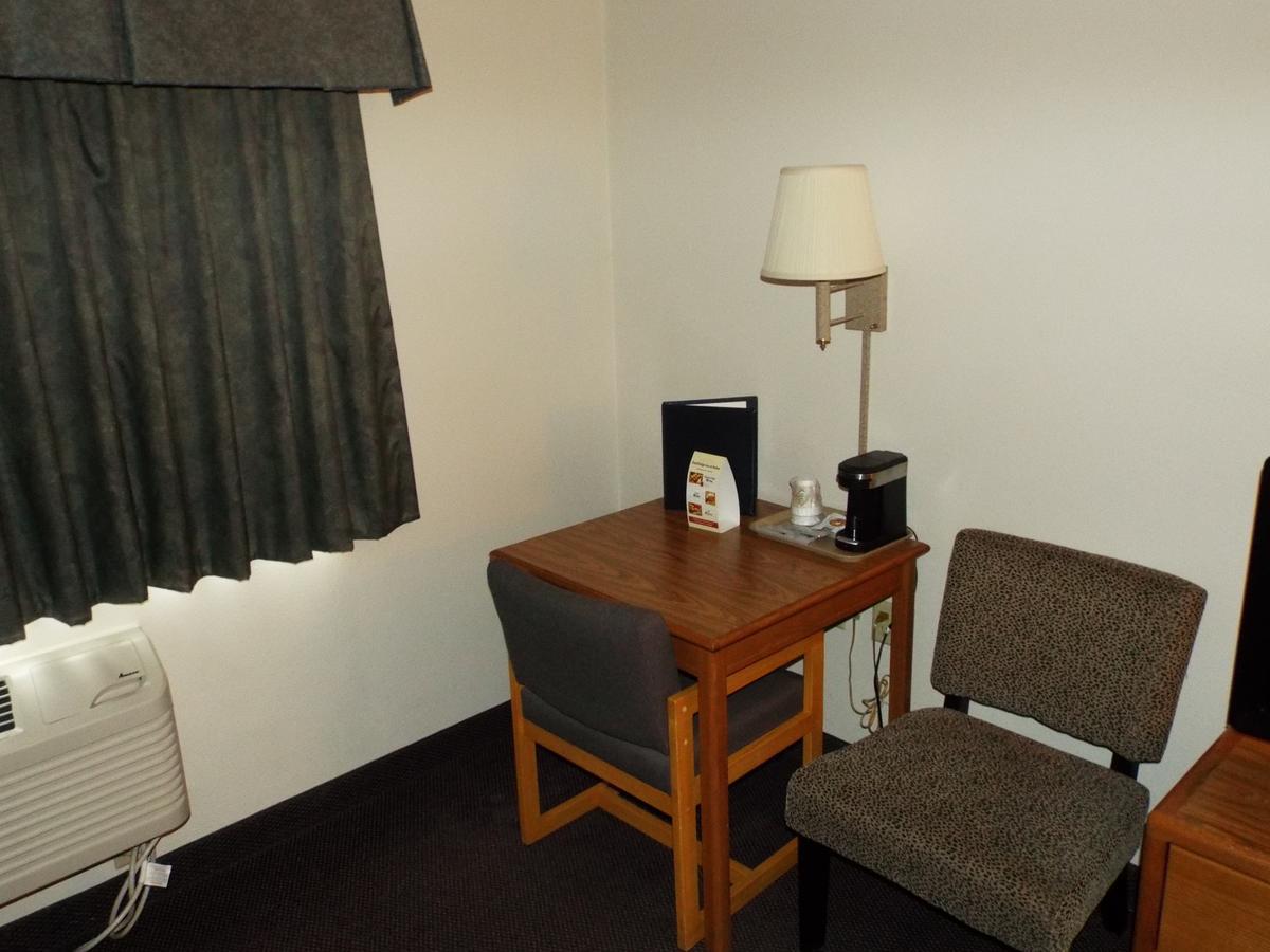FairBridge Inn&Suites Thorp Extérieur photo