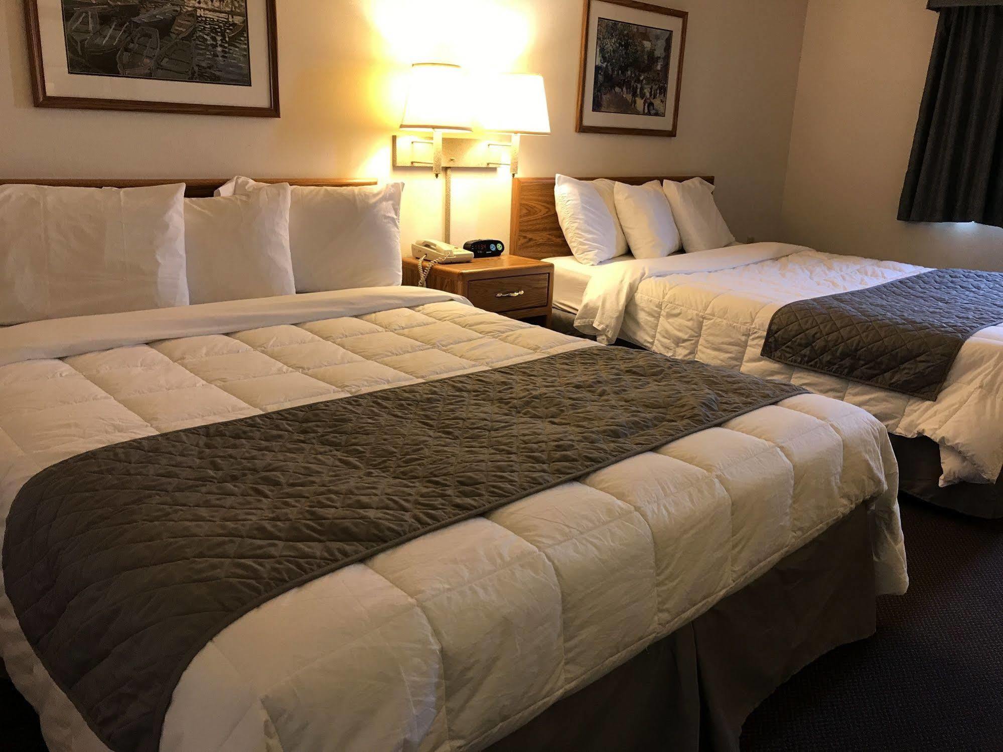 FairBridge Inn&Suites Thorp Extérieur photo