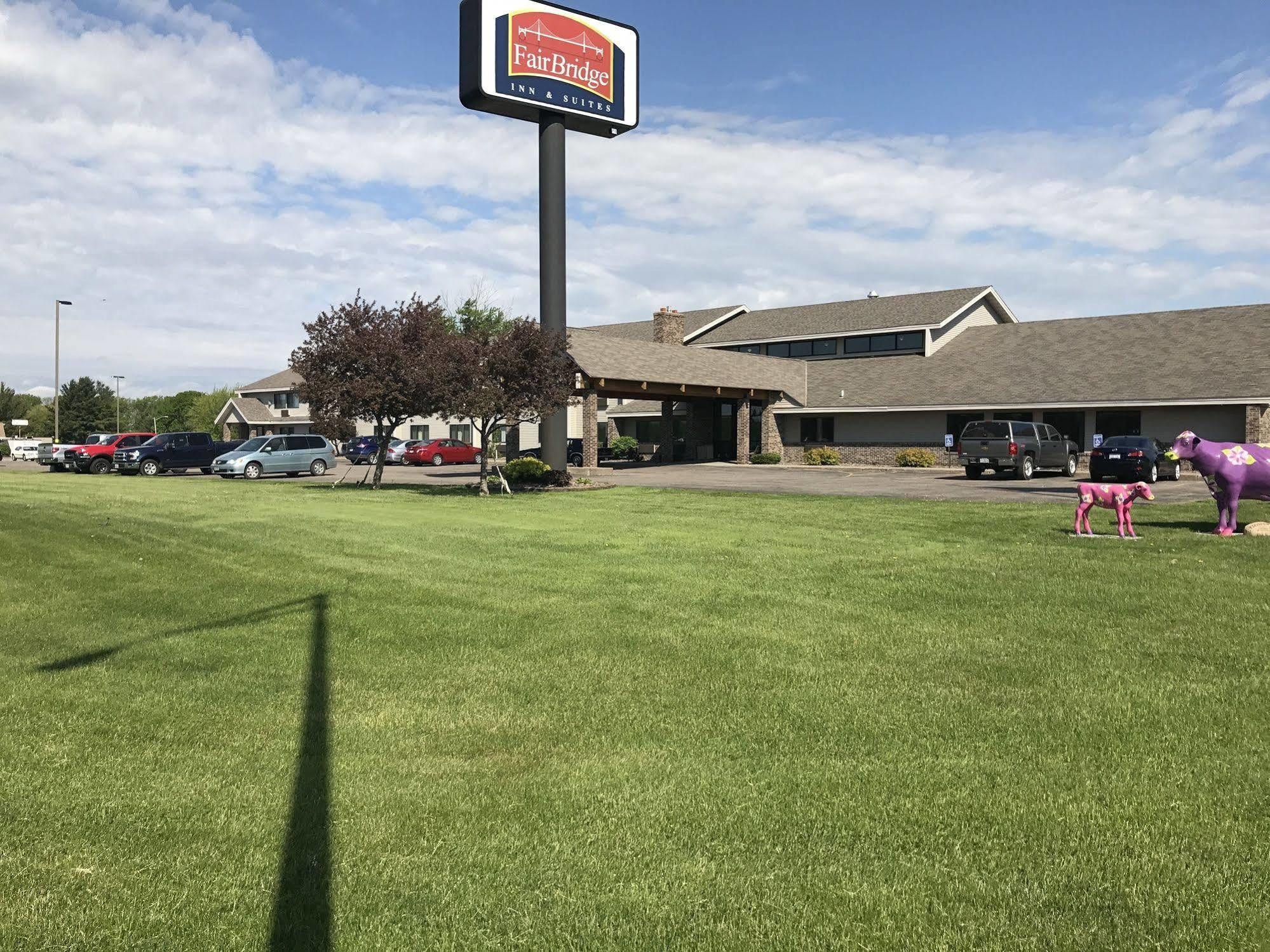 FairBridge Inn&Suites Thorp Extérieur photo