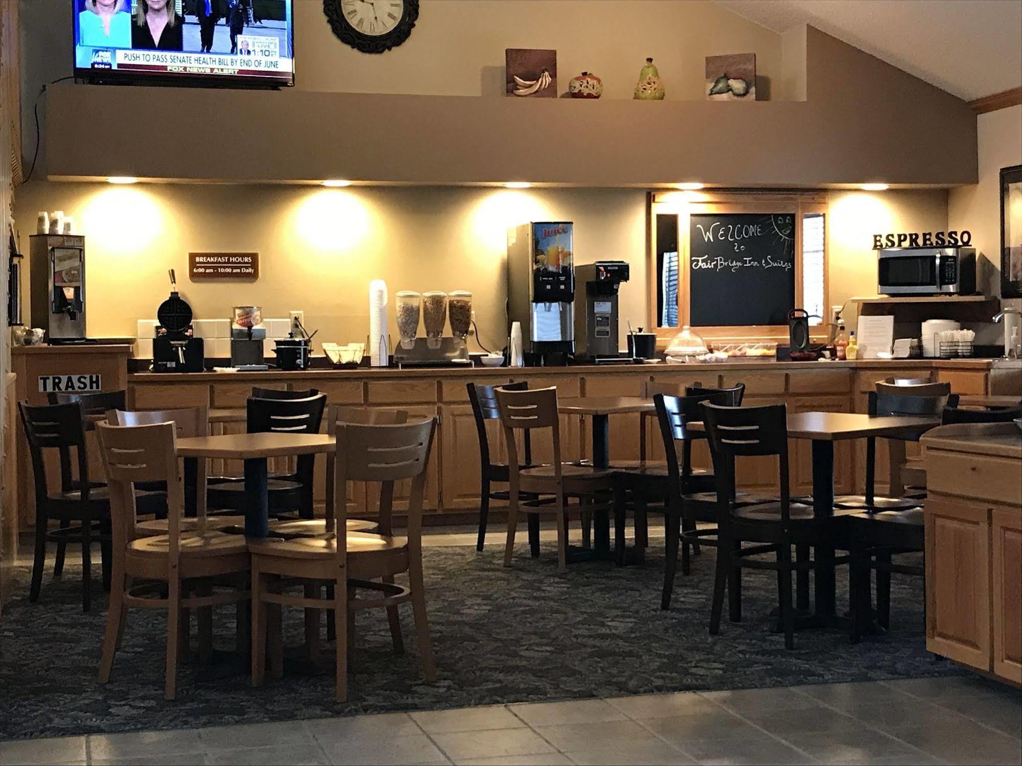 FairBridge Inn&Suites Thorp Extérieur photo