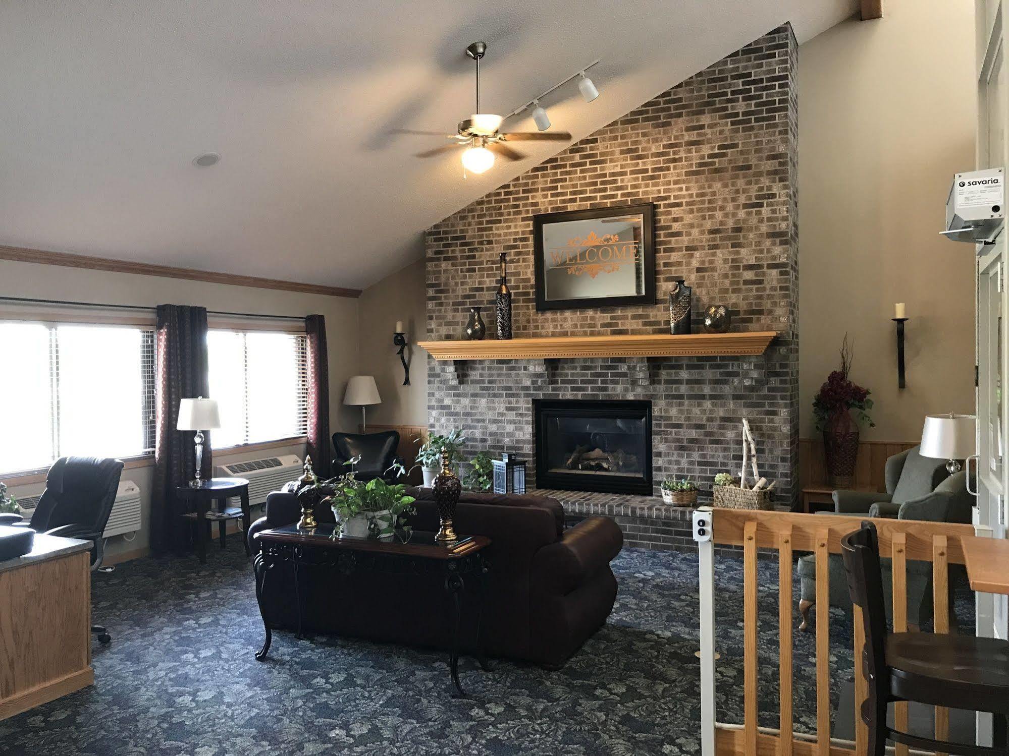 FairBridge Inn&Suites Thorp Extérieur photo