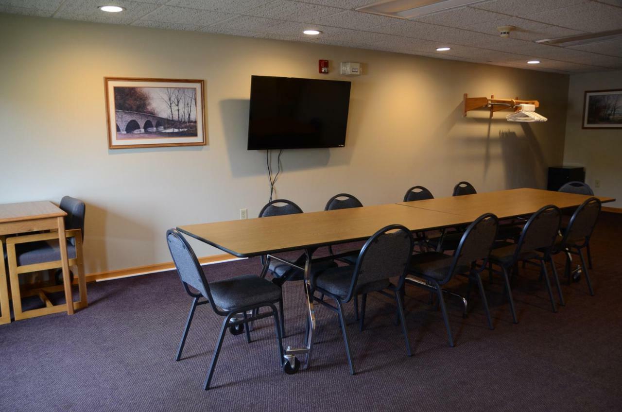 FairBridge Inn&Suites Thorp Extérieur photo
