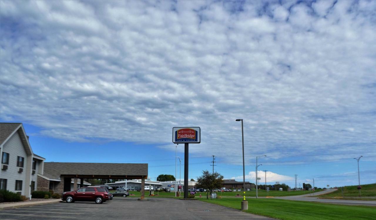 FairBridge Inn&Suites Thorp Extérieur photo